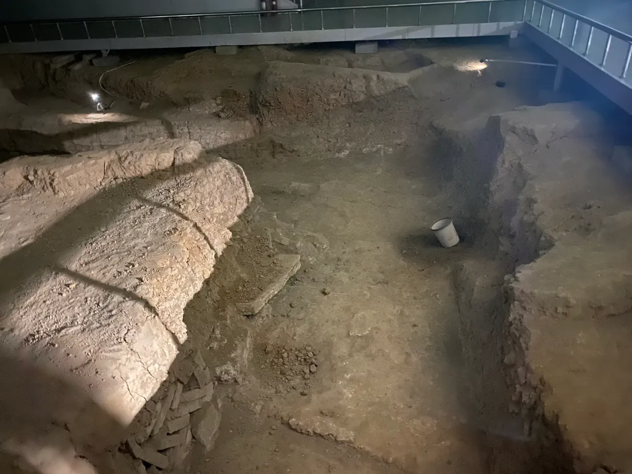 Archaeological excavation below Mingtang